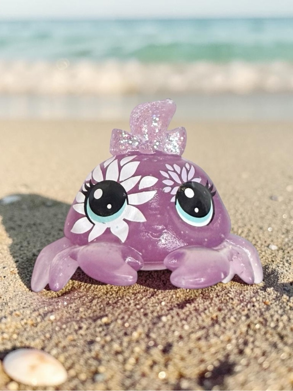 littlest pet shop # 4-107 purple & white crab with glitter sparkles & blue eyes